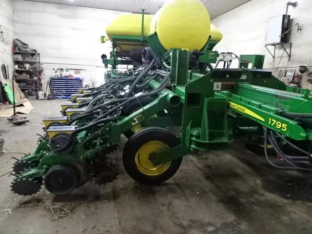 Image of John Deere 1795 equipment image 2