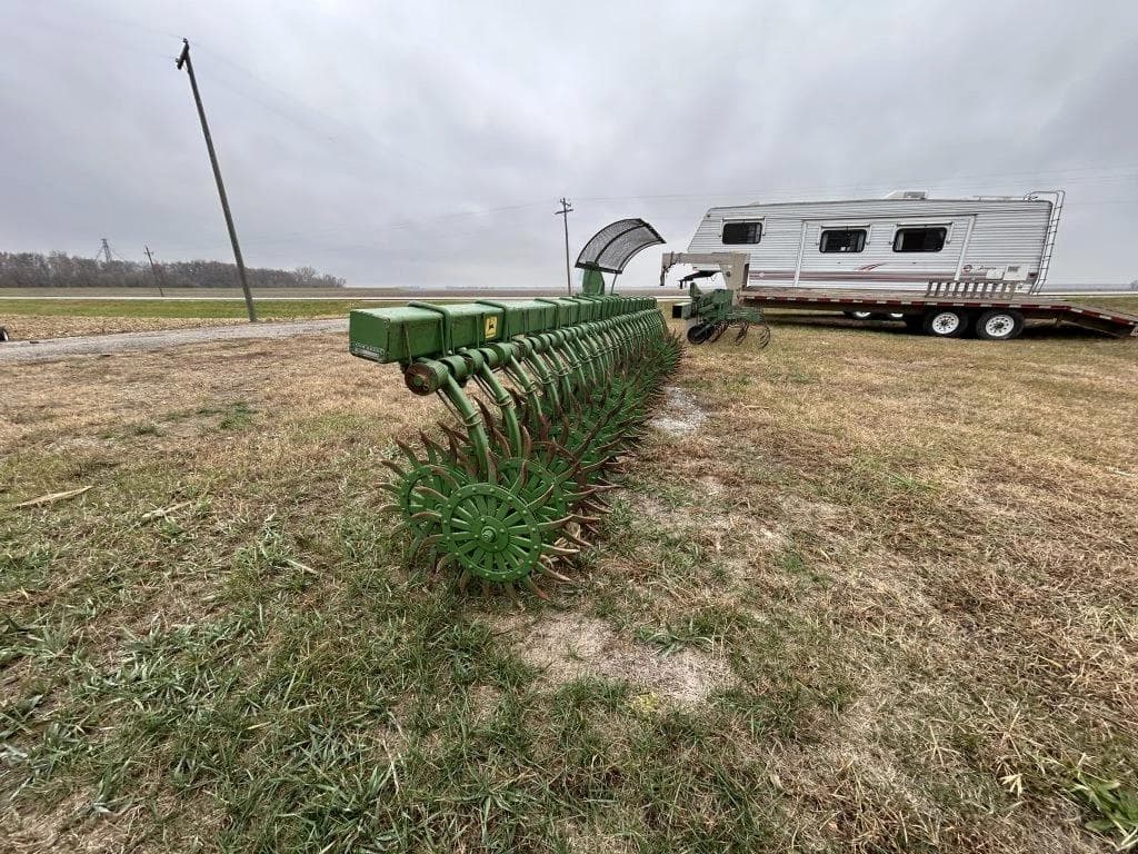 Image of John Deere 400 Image 1