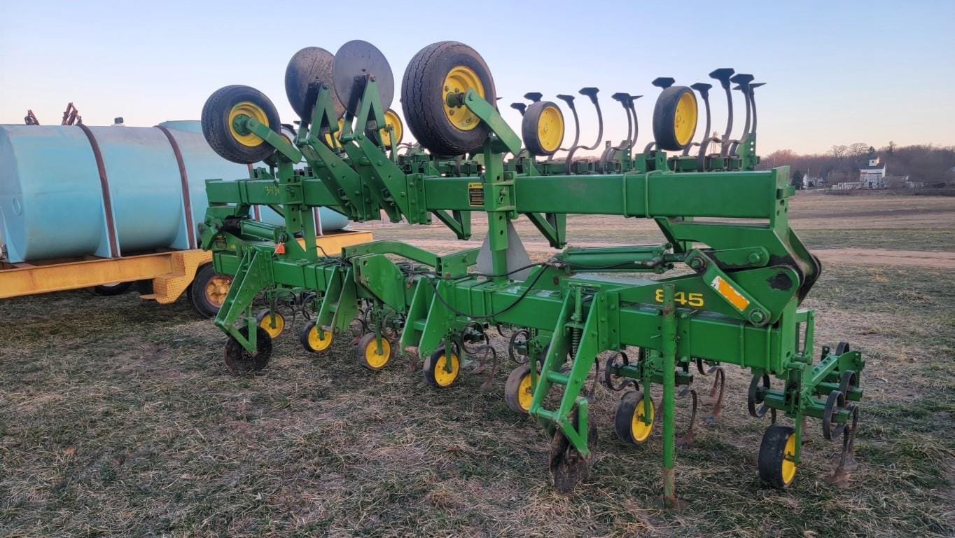 John Deere 845 Equipment Image0