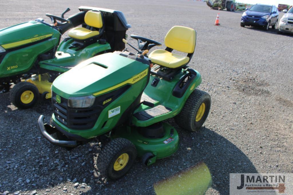 Image of John Deere S220 Primary image