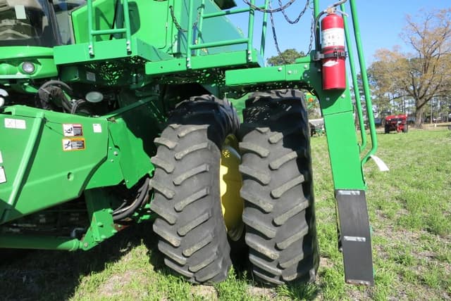 Image of John Deere S670 equipment image 3