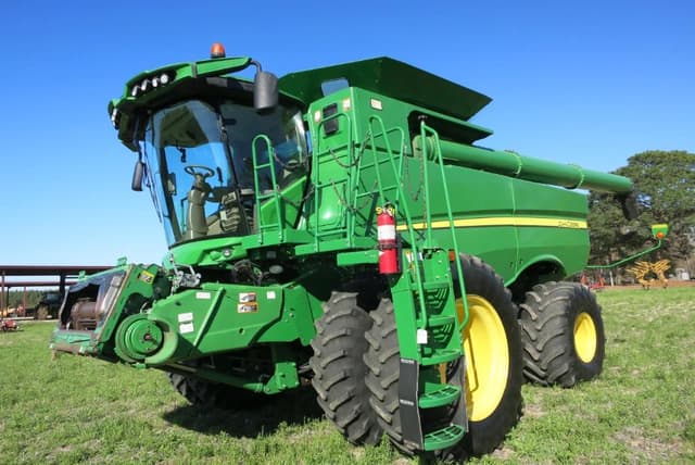 Image of John Deere S670 equipment image 1