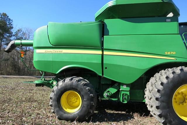 Image of John Deere S670 equipment image 3