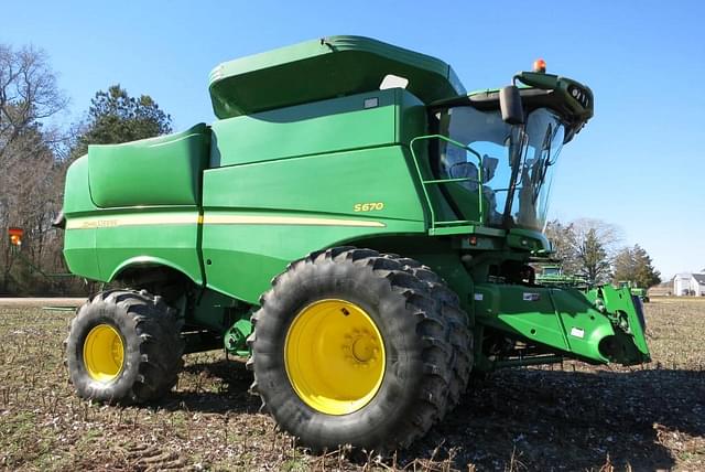 Image of John Deere S670 equipment image 1