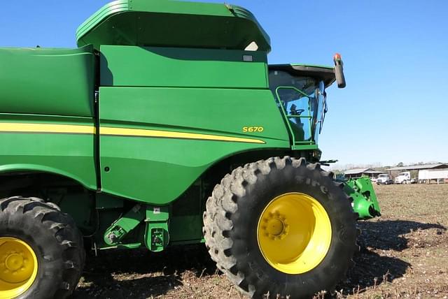 Image of John Deere S670 equipment image 2