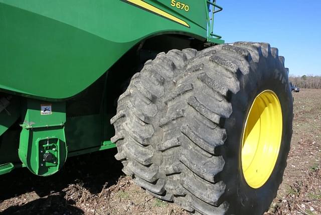 Image of John Deere S670 equipment image 4