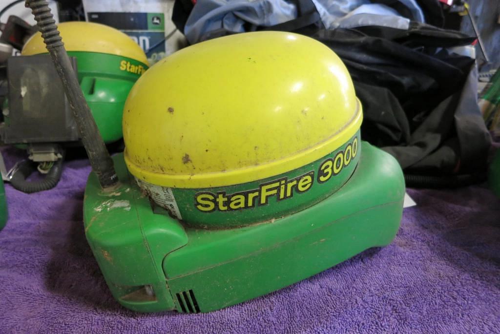 Image of John Deere StarFire 3000 Image 0