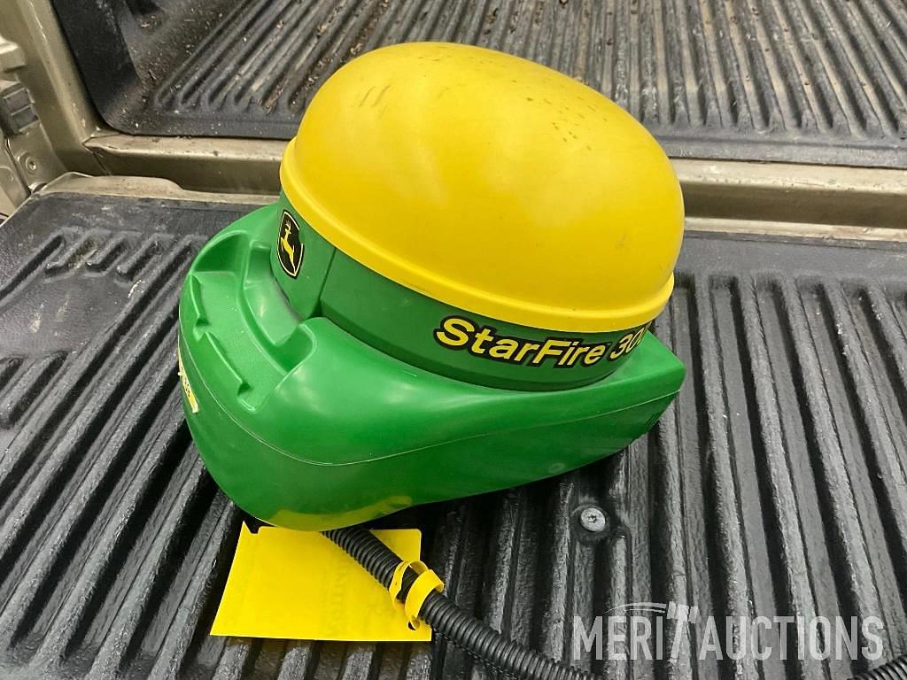 Image of John Deere StarFire 3000 Primary image