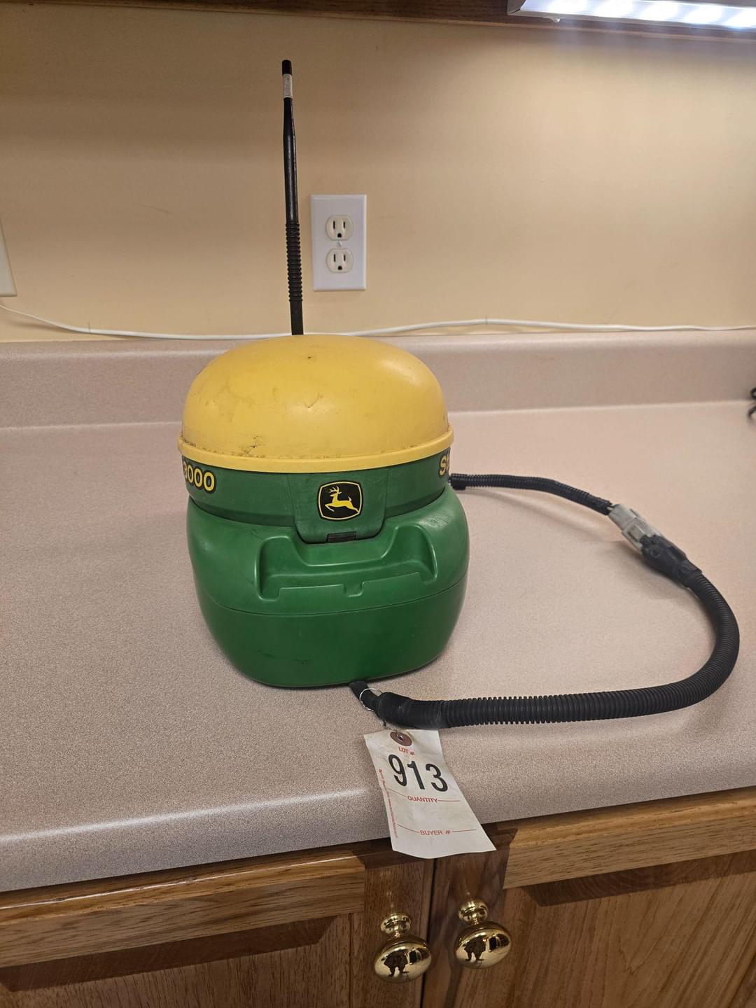 Image of John Deere StarFire 3000 Image 0
