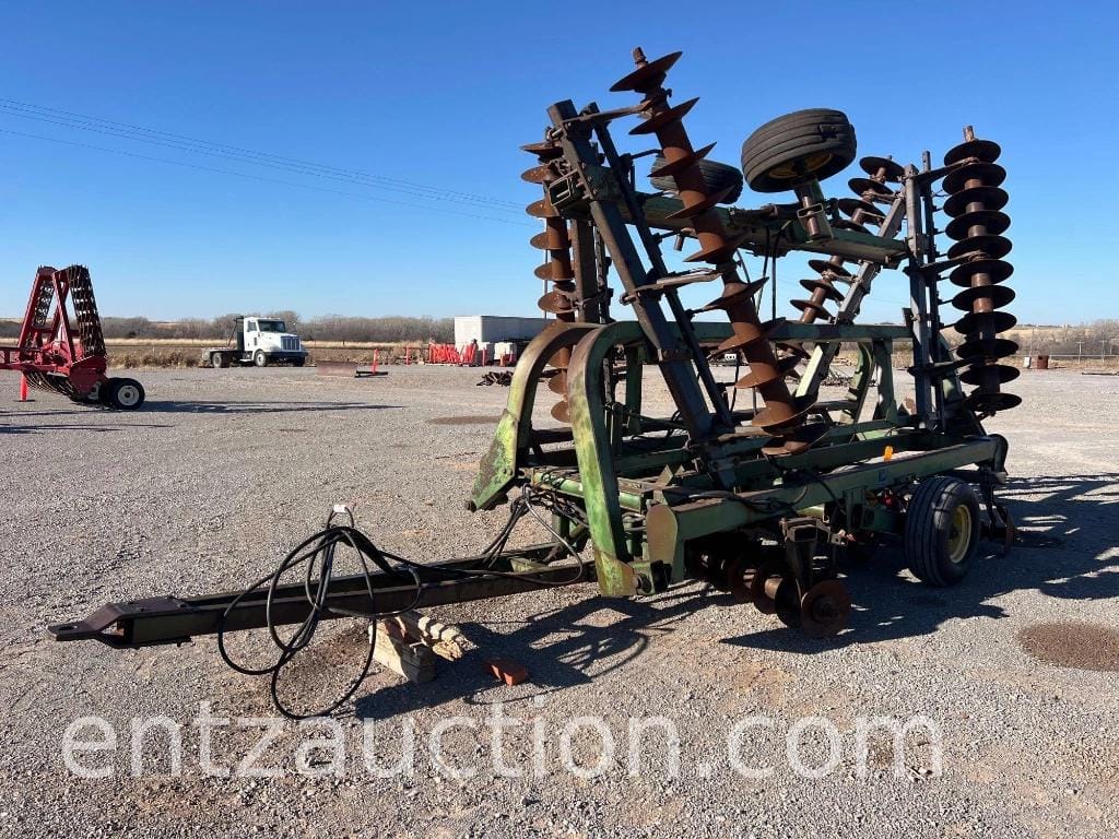 John Deere T0335 Equipment Image0