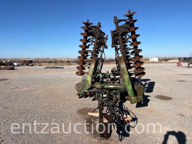 Image of John Deere T0335 equipment image 1