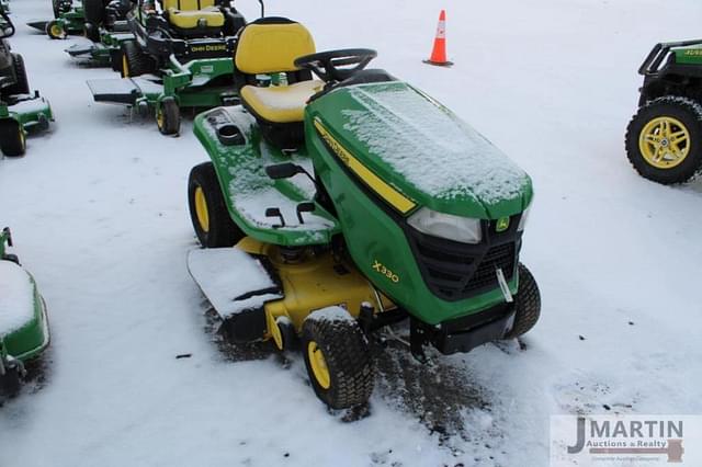 Image of John Deere X330 equipment image 1