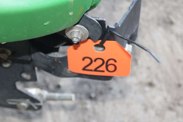 Image of John Deere X340 equipment image 1