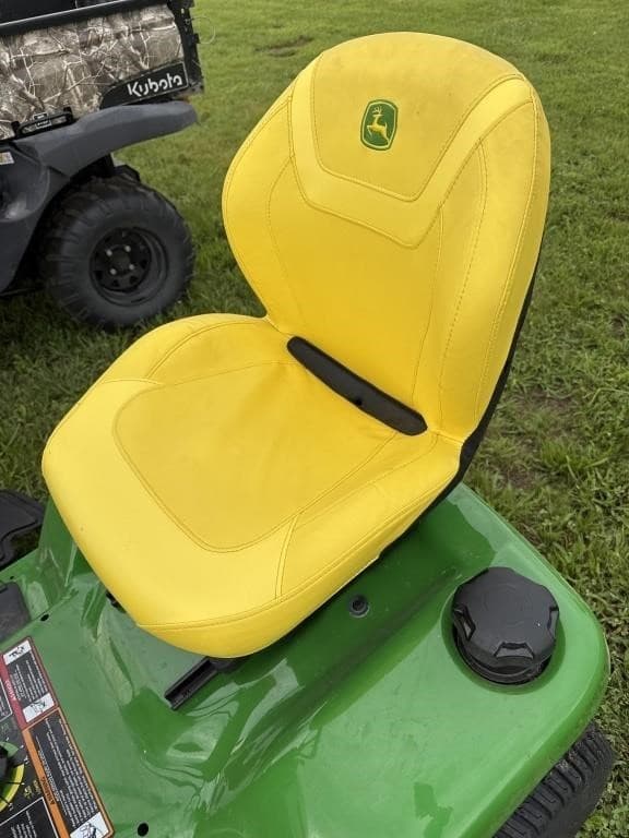 Image of John Deere X390 equipment image 4
