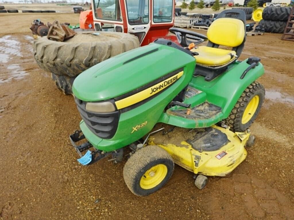 John Deere X520 Equipment Image0