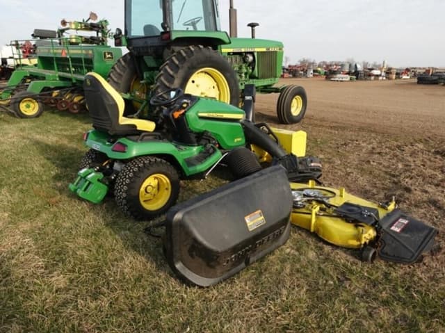 Image of John Deere X590 equipment image 3