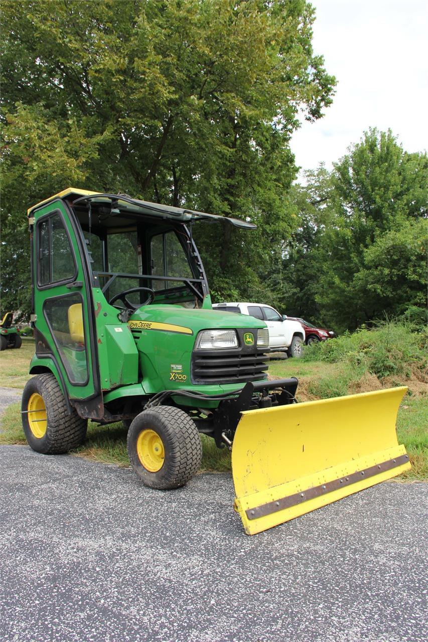 Image of John Deere X700 Primary image