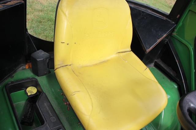 Image of John Deere X700 equipment image 2