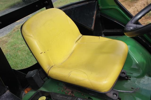 Image of John Deere X700 equipment image 3