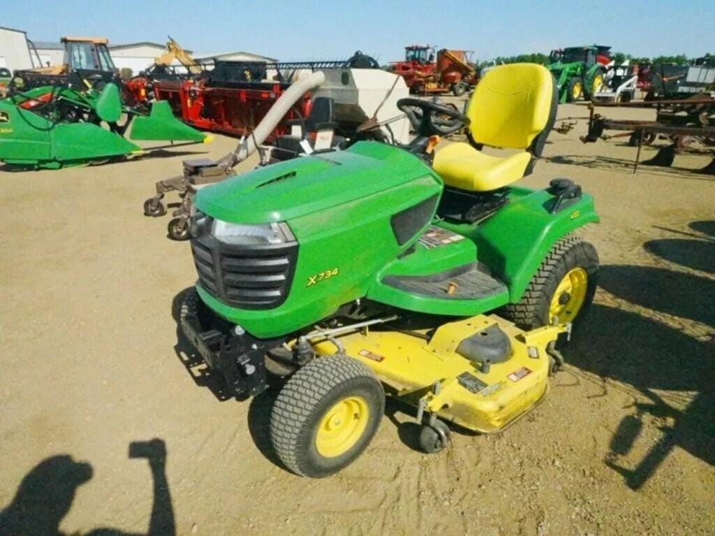 John Deere X734 Equipment Image0