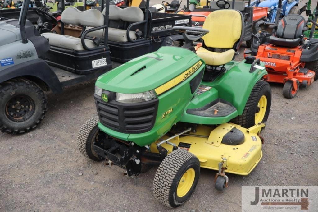 2013 John Deere X734 Equipment Image0