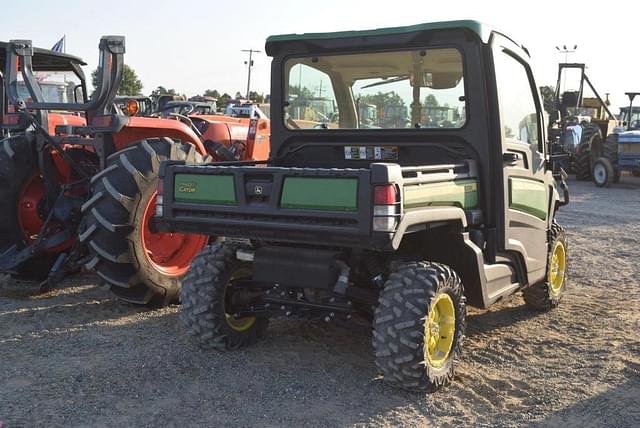 Image of John Deere XUV 835R equipment image 2