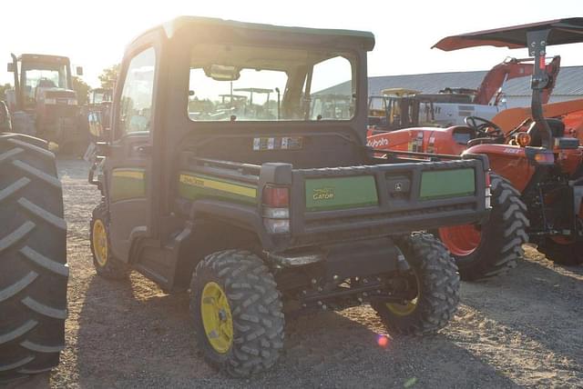 Image of John Deere XUV 835R equipment image 1