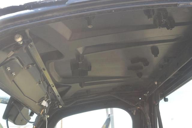 Image of John Deere XUV 835M equipment image 4