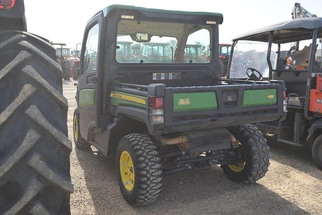 Image of John Deere XUV 835R equipment image 1