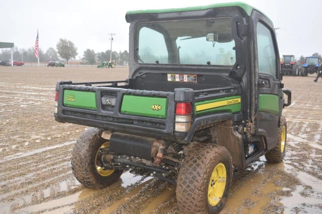 Image of John Deere XUV 835R equipment image 2