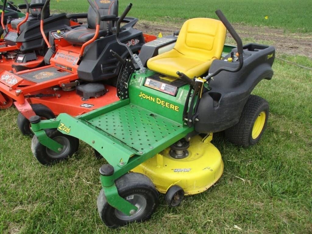 Main image John Deere Z225