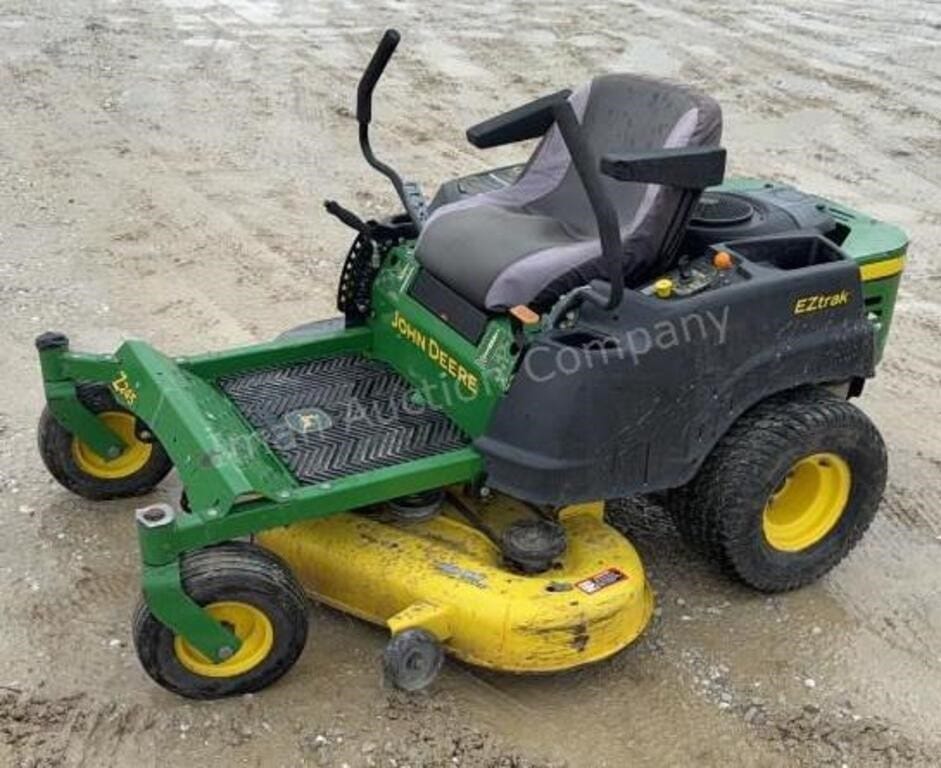 John Deere Z245 Equipment Image0