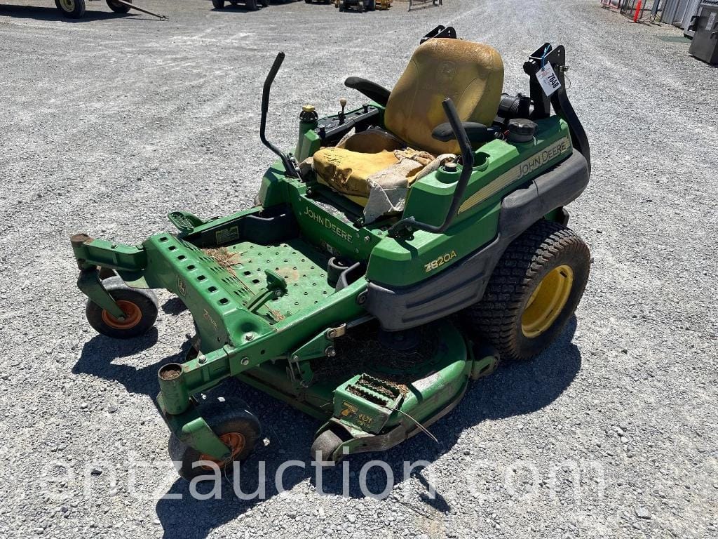 Main image John Deere Z820A