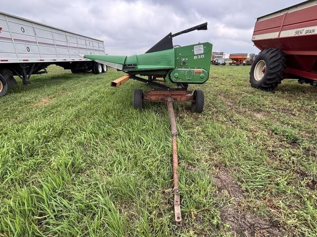Image of John Deere 830 equipment image 1