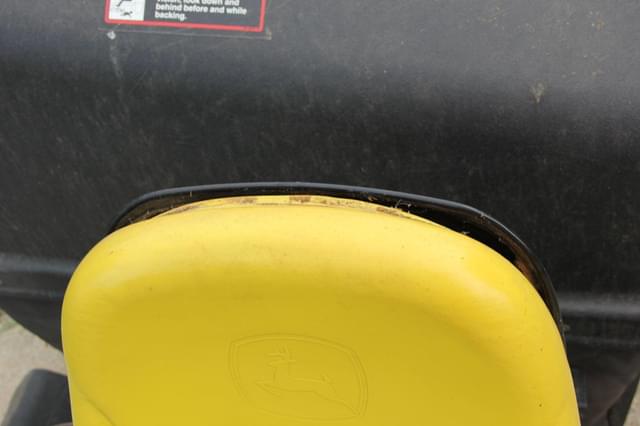 Image of John Deere X495 equipment image 4