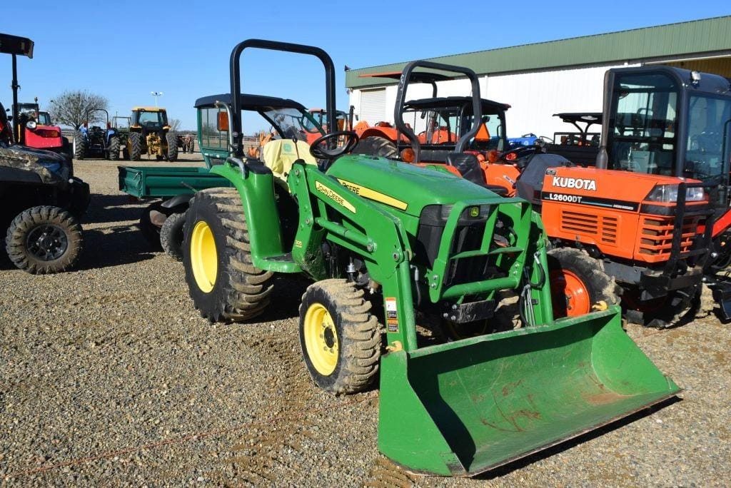 Main image John Deere 3032E