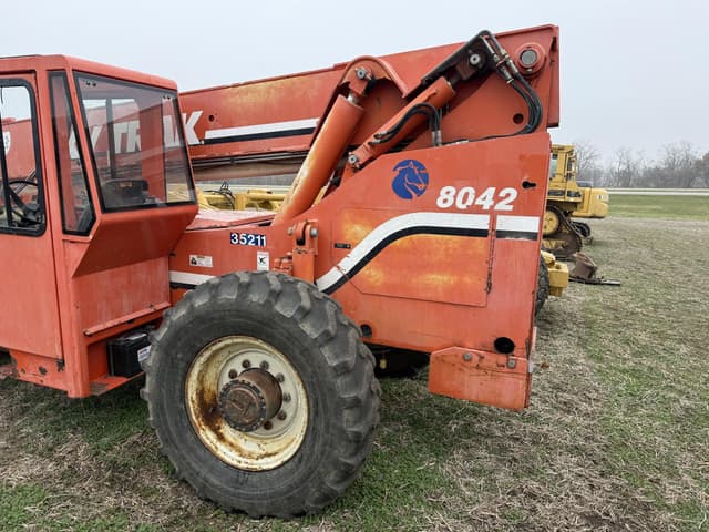 Image of Skytrak 8042 equipment image 4