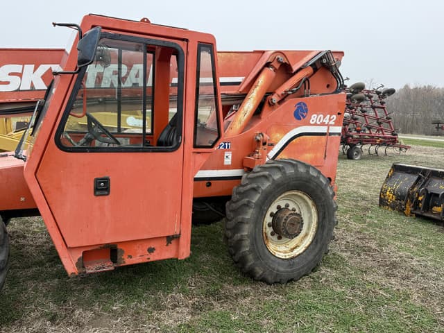 Image of Skytrak 8042 equipment image 3