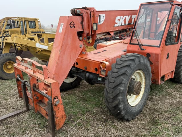 Image of Skytrak 8042 equipment image 1