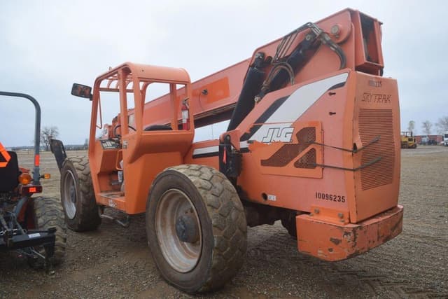 Image of JLG 10054 equipment image 1