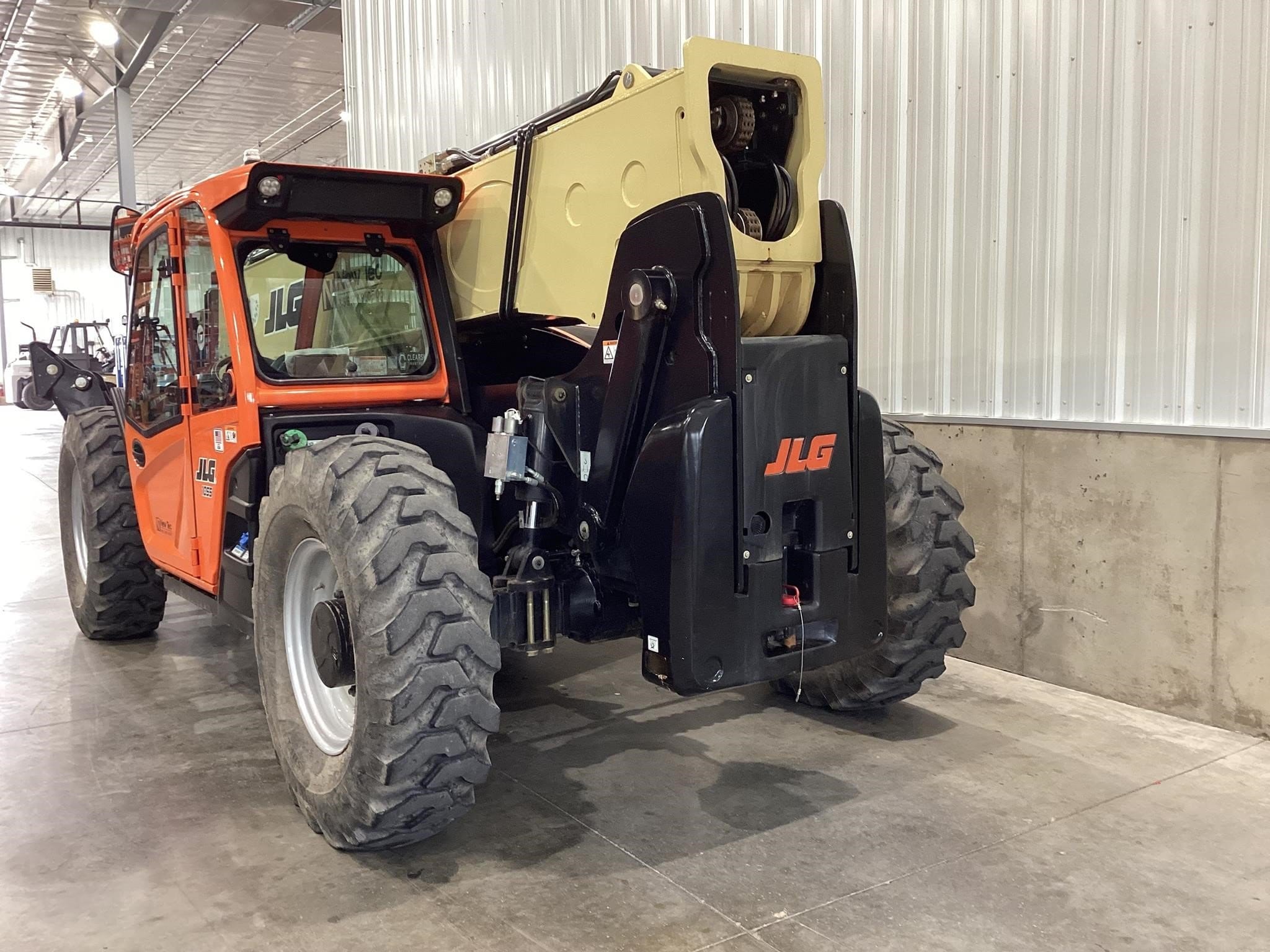 2023 JLG 1055 Equipment Image0