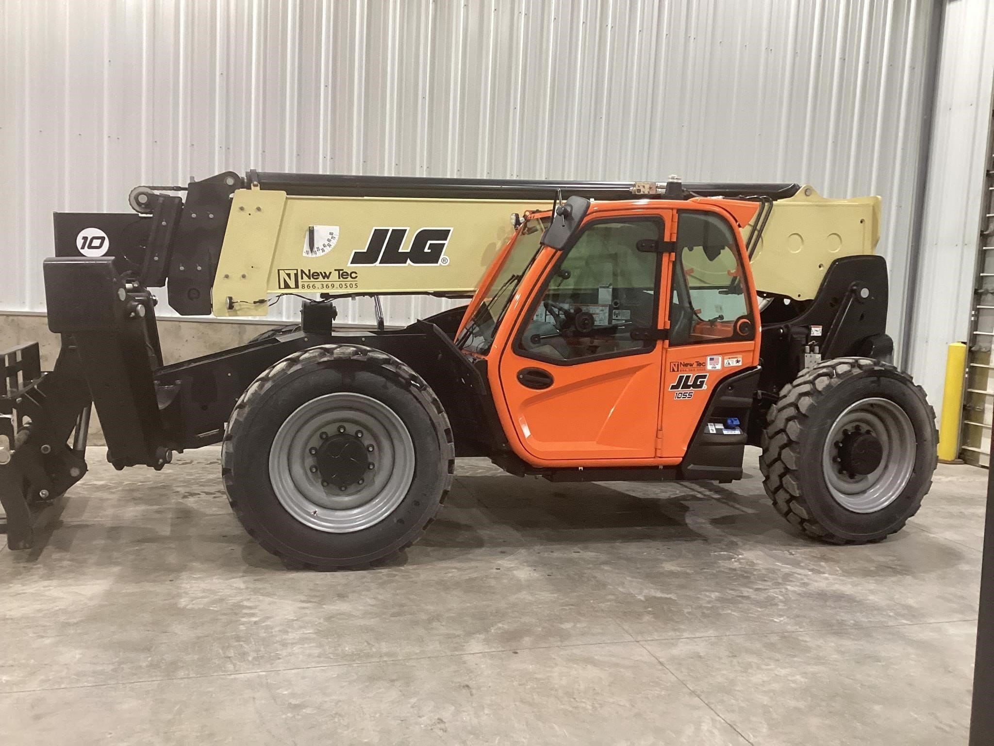 2025 JLG 1055 Equipment Image0