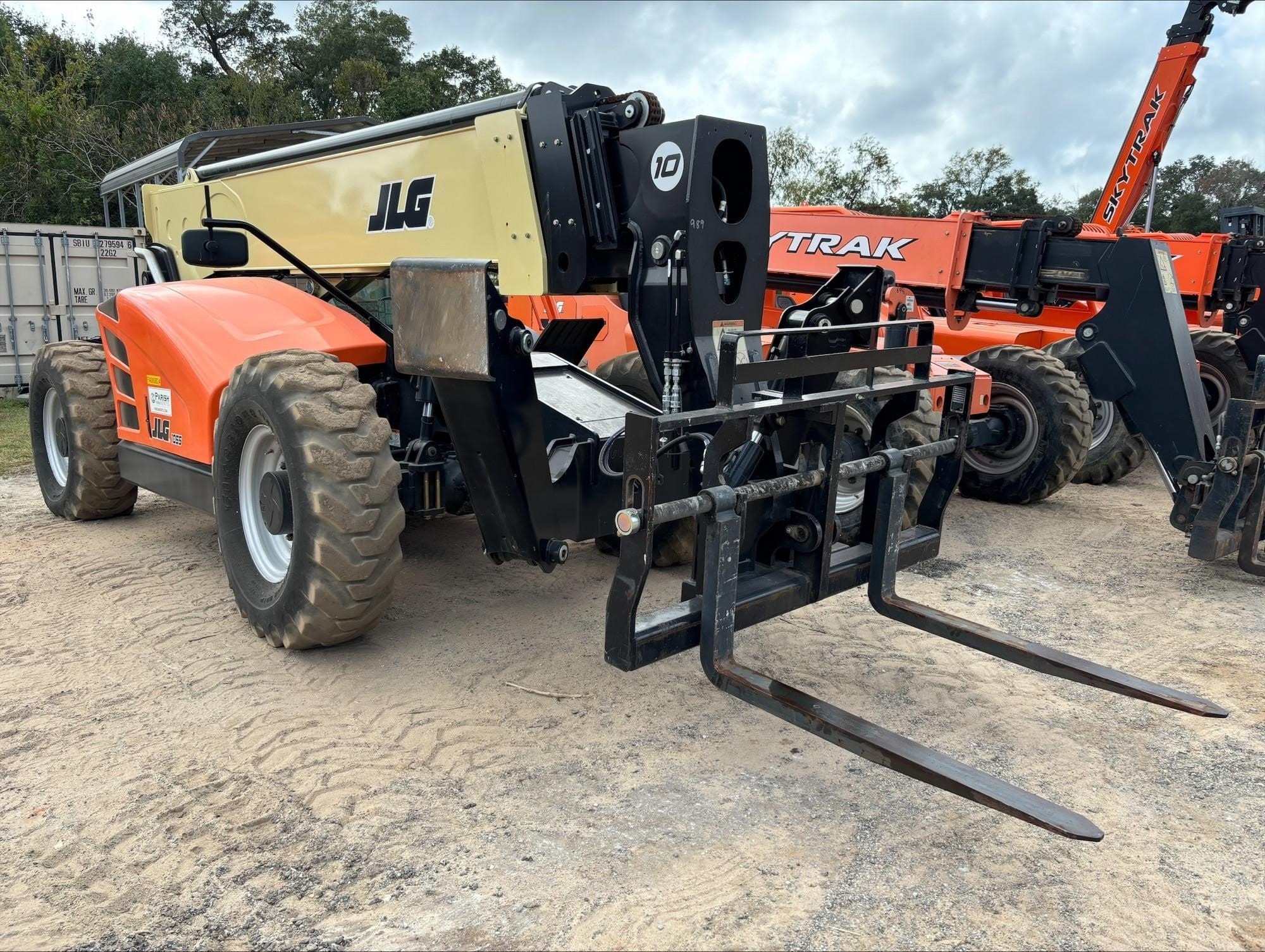 2023 JLG 1055 Equipment Image0
