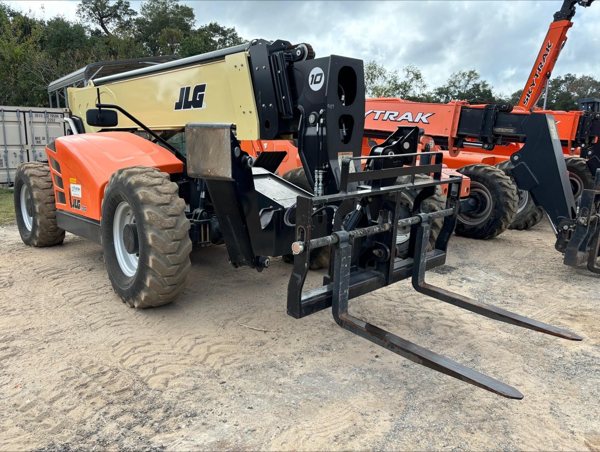 2023 JLG 1055 Equipment Image0