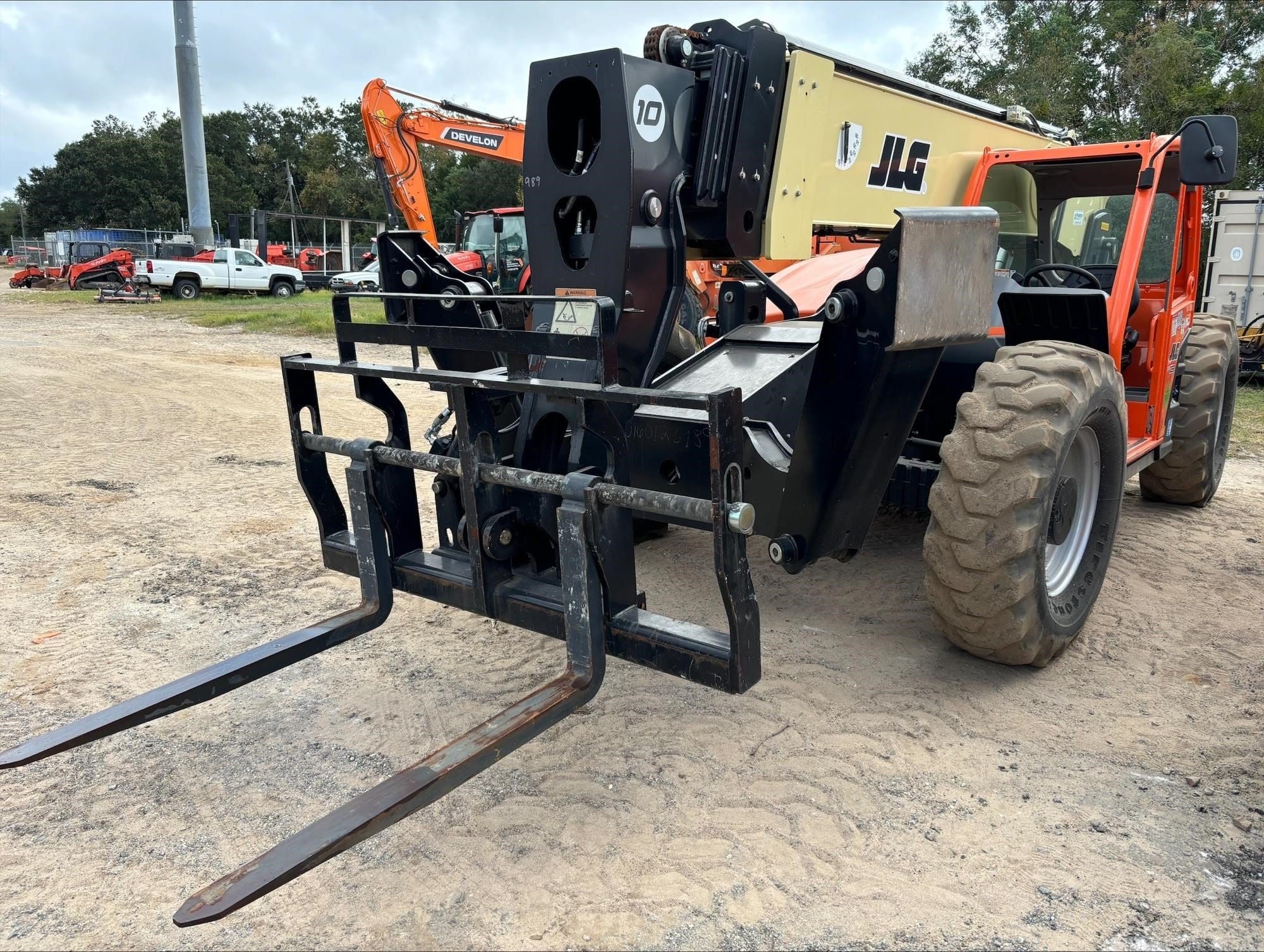 2023 JLG 1055 Equipment Image0