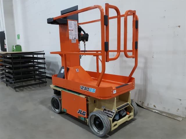 Image of JLG 1230ES equipment image 2