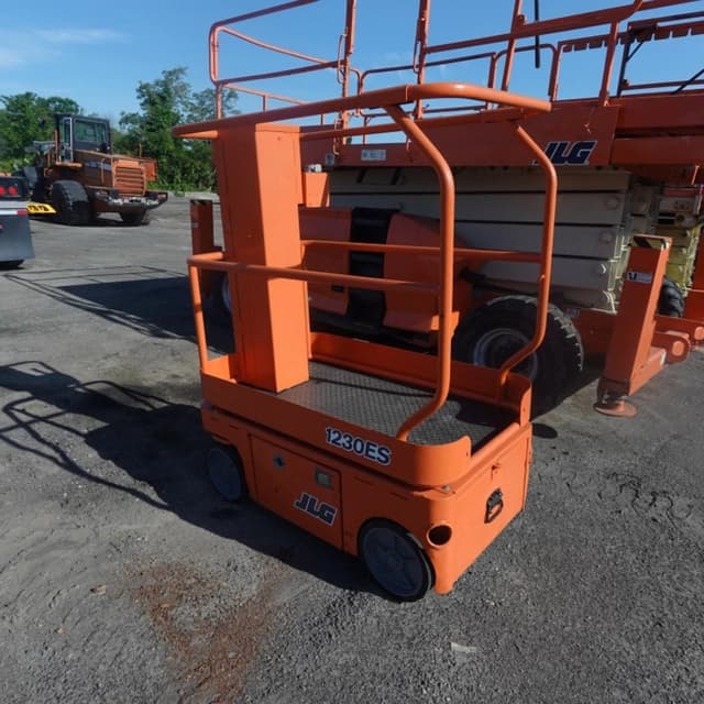 Image of JLG 1230ES equipment image 1