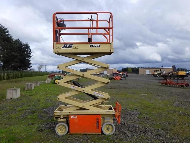 Image of JLG 1932E3 equipment image 4