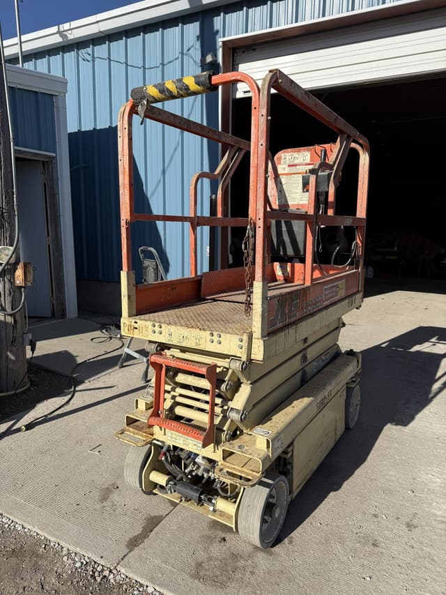 Image of JLG 1932E2 equipment image 2