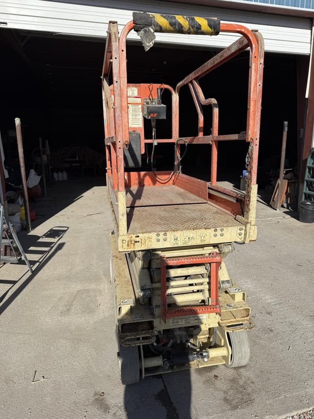 Image of JLG 1932E2 equipment image 3